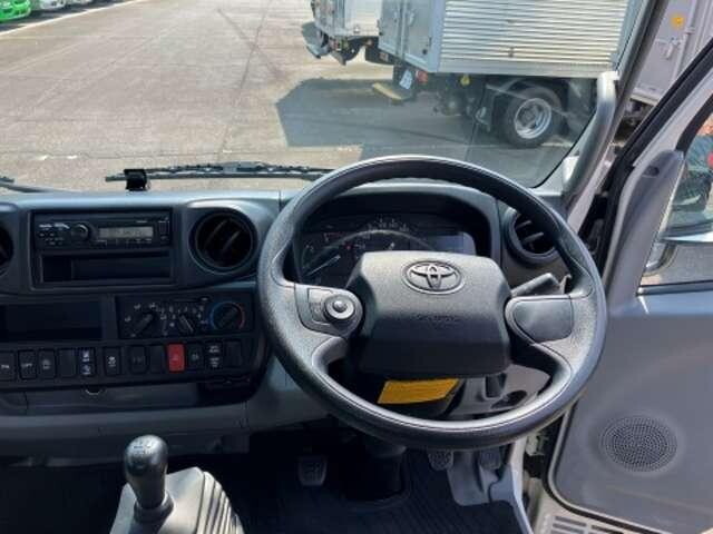 トヨタトヨエース平ボディ小型（2t・3t）[写真08]