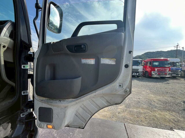 UDトラックスクオンコンテナ専用車大型（10t）[写真34]