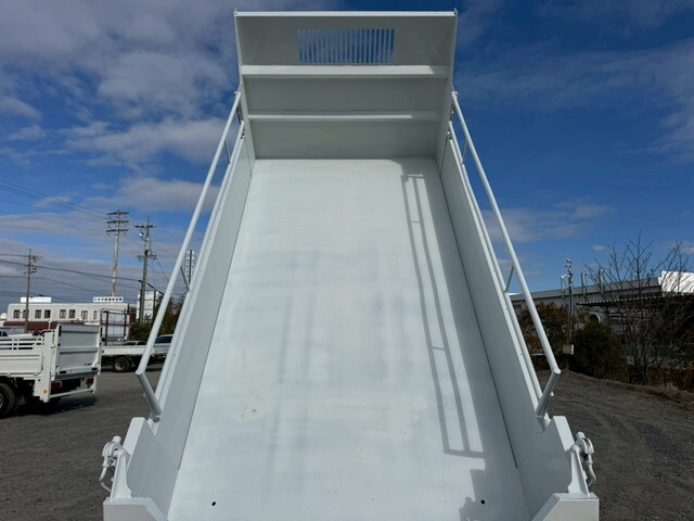 三菱ふそうキャンターダンプ小型（2t・3t）[写真11]