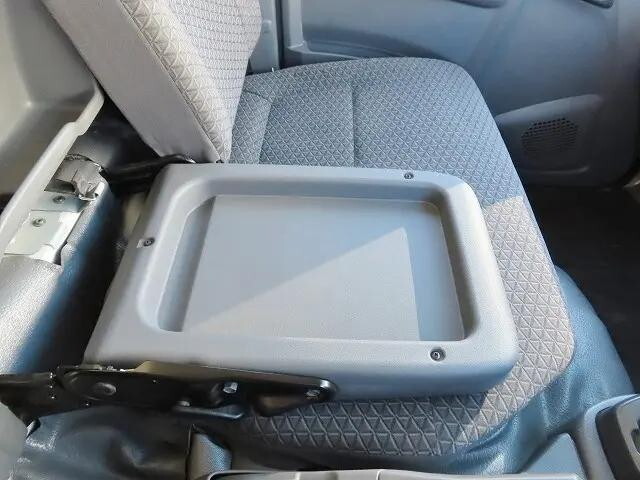 いすゞエルフアルミバン小型（2t・3t）[写真10]