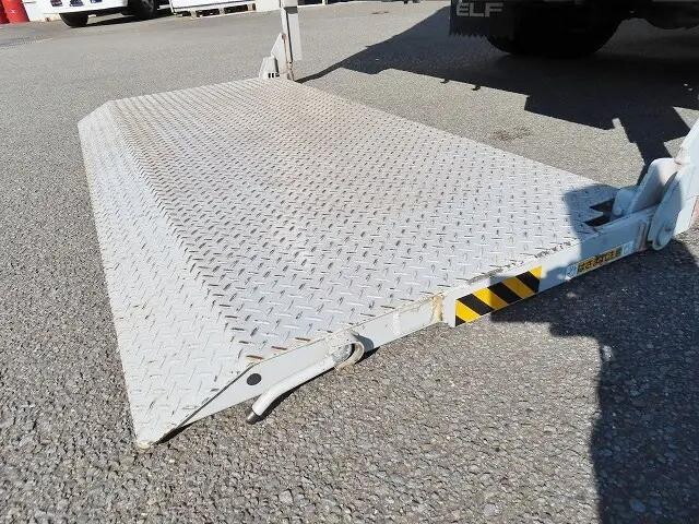 いすゞエルフアルミバン小型（2t・3t）[写真23]