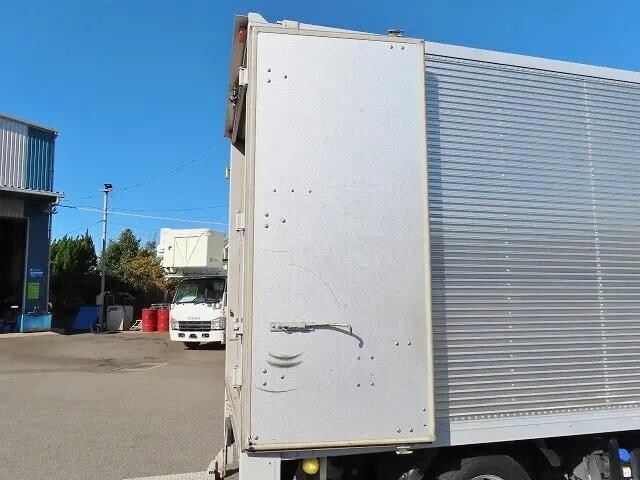 いすゞエルフアルミバン小型（2t・3t）[写真25]