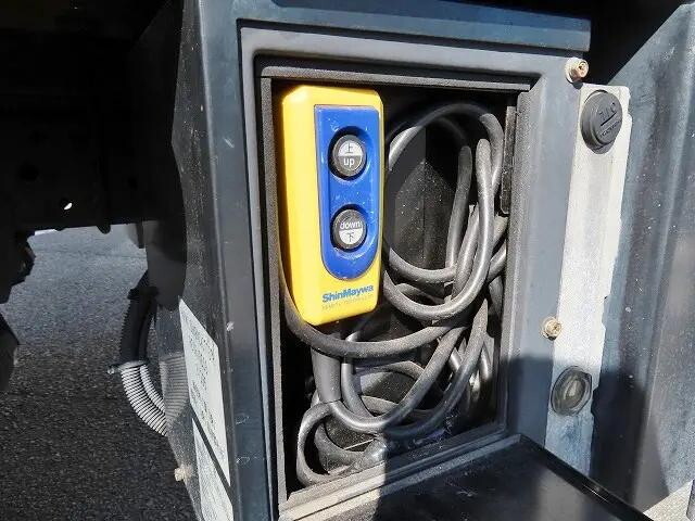 いすゞエルフアルミバン小型（2t・3t）[写真26]