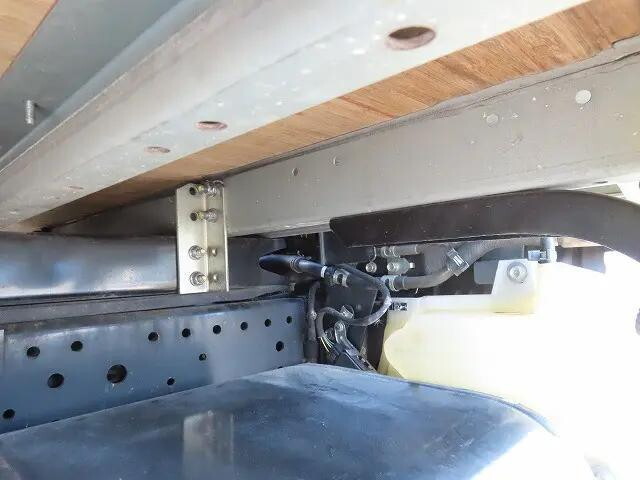 いすゞエルフアルミバン小型（2t・3t）[写真36]