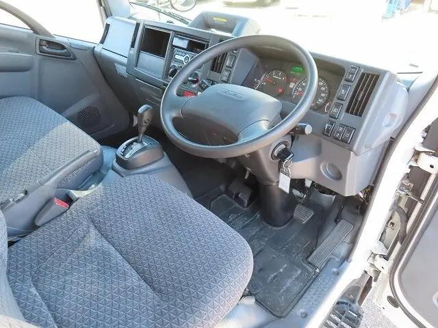 いすゞエルフアルミバン小型（2t・3t）[写真08]