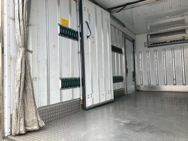 三菱ふそうキャンター冷凍車（冷蔵車）小型（2t・3t）[写真12]