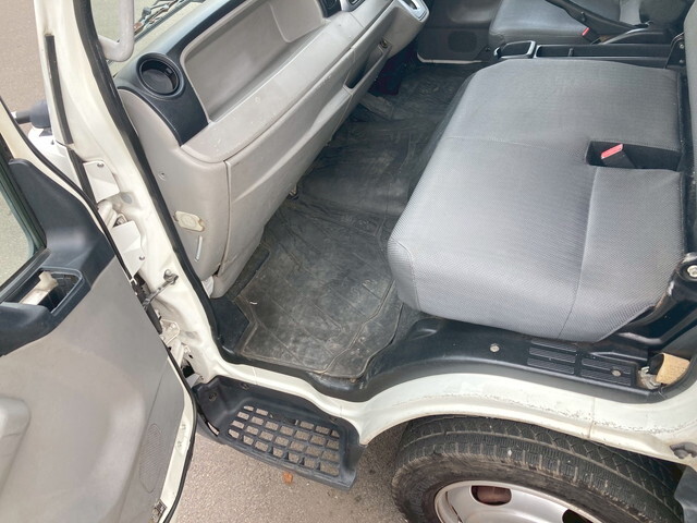 三菱ふそうキャンター冷凍車（冷蔵車）小型（2t・3t）[写真29]