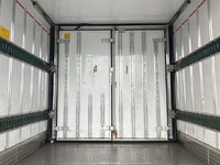 三菱ふそうキャンター冷凍車（冷蔵車）小型（2t・3t）[写真08]