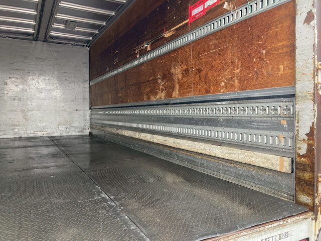 いすゞフォワードアルミウイング中型（4t）[写真10]