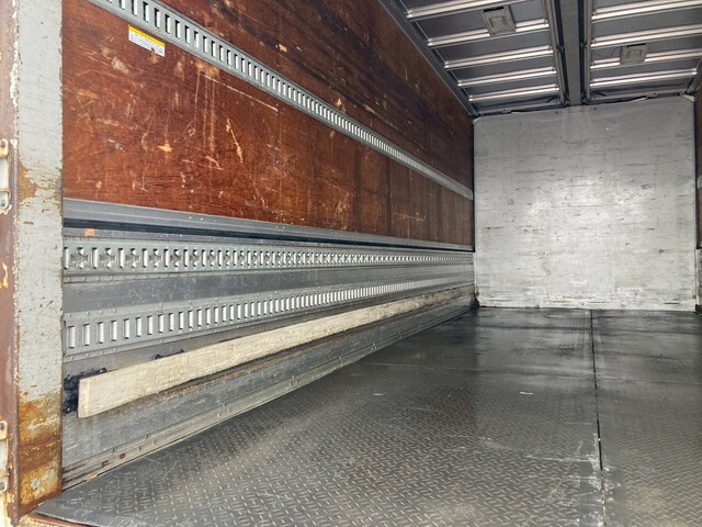 いすゞフォワードアルミウイング中型（4t）[写真11]