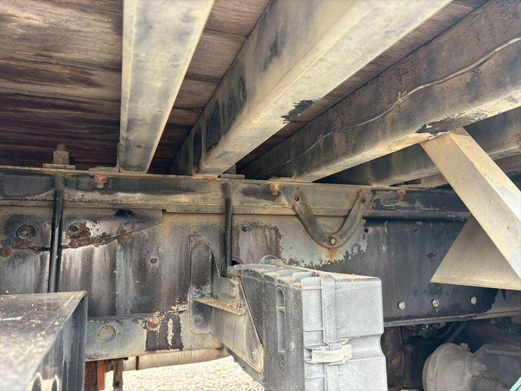 UDトラックスコンドルセルフローダー増トン（6t・8t）[写真13]