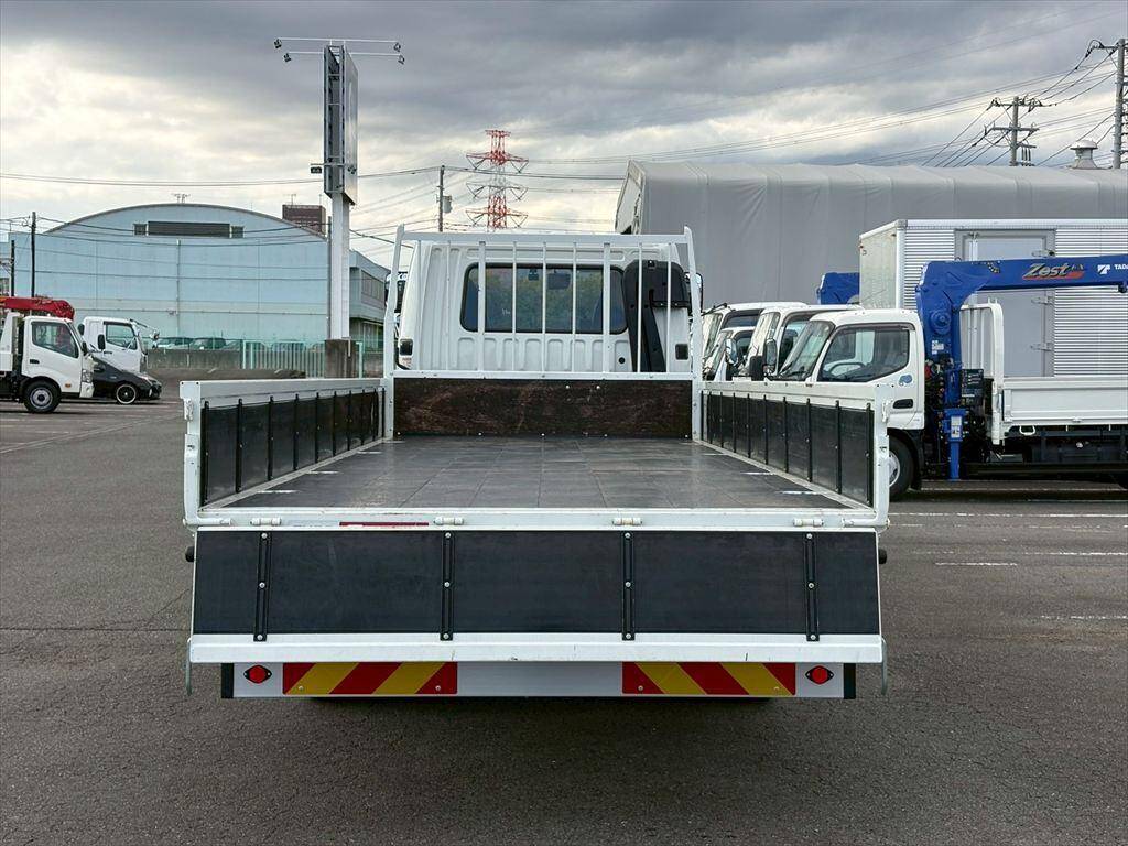 三菱ふそうファイター平ボディ中型（4t）[写真11]