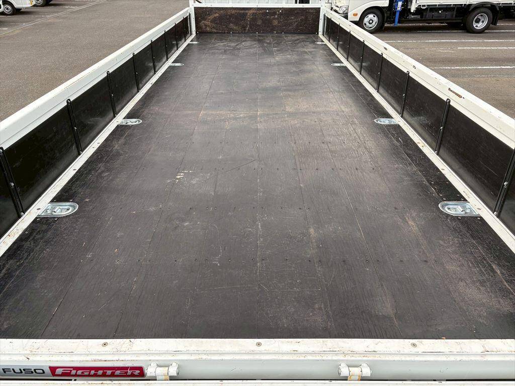 三菱ふそうファイター平ボディ中型（4t）[写真08]