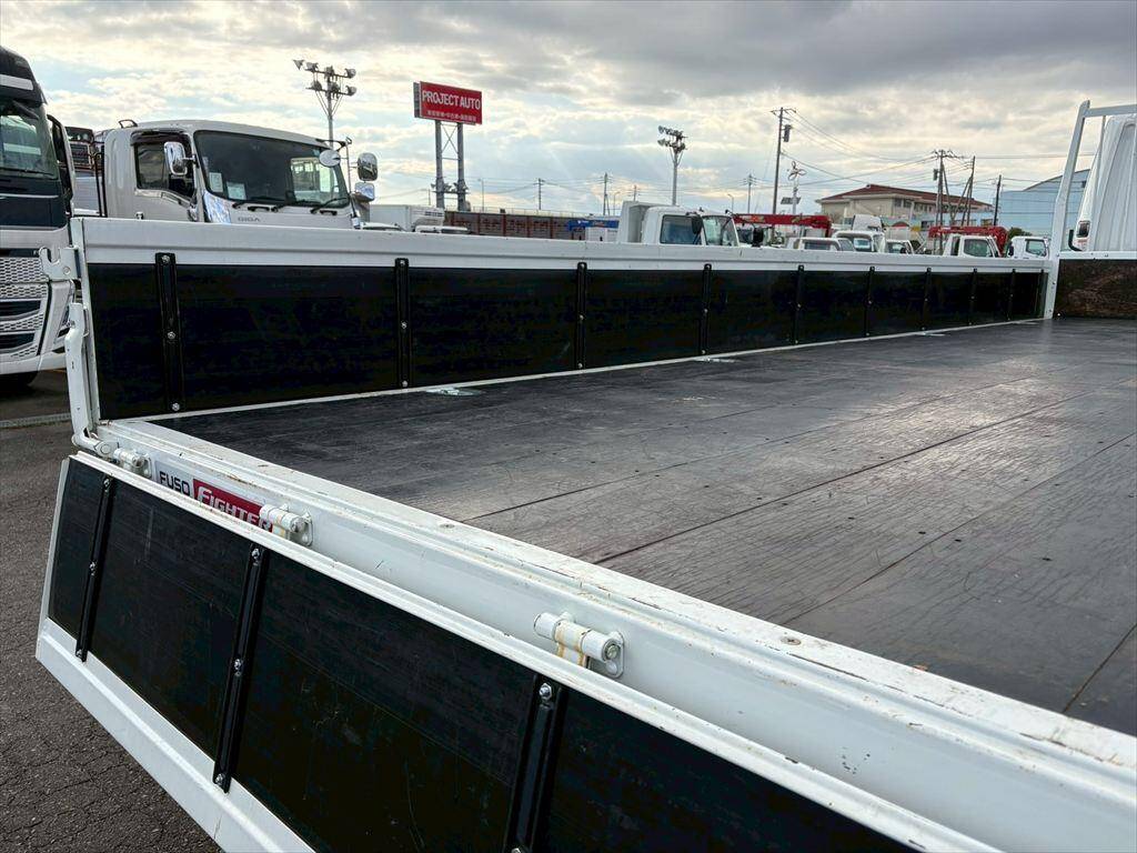 三菱ふそうファイター平ボディ中型（4t）[写真09]