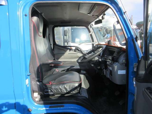 三菱ふそうキャンターアルミブロック小型（2t・3t）[写真12]