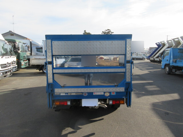 三菱ふそうキャンターアルミブロック小型（2t・3t）[写真06]