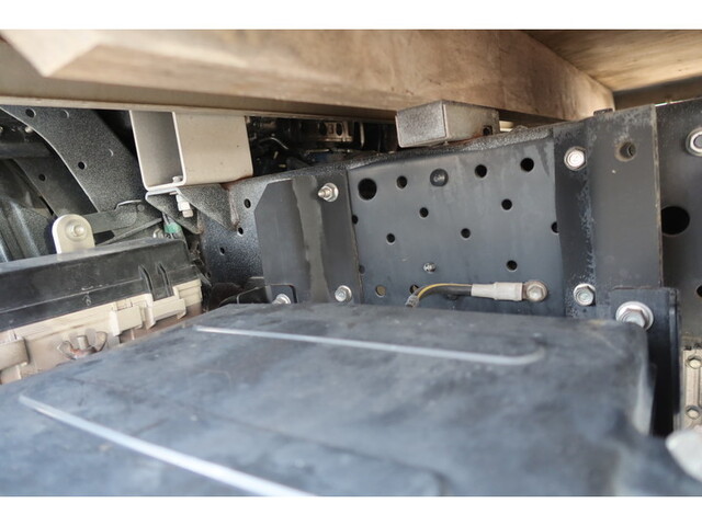 いすゞエルフ平ボディ小型（2t・3t）[写真17]