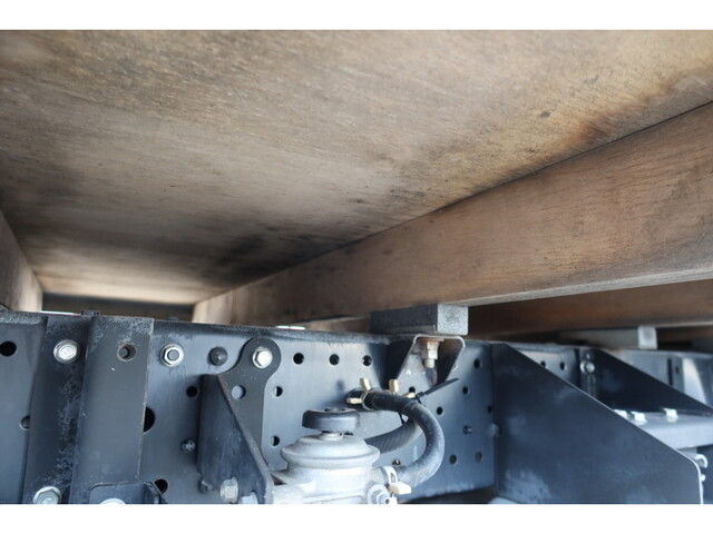 いすゞエルフ平ボディ小型（2t・3t）[写真19]