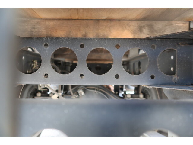 いすゞエルフ平ボディ小型（2t・3t）[写真09]