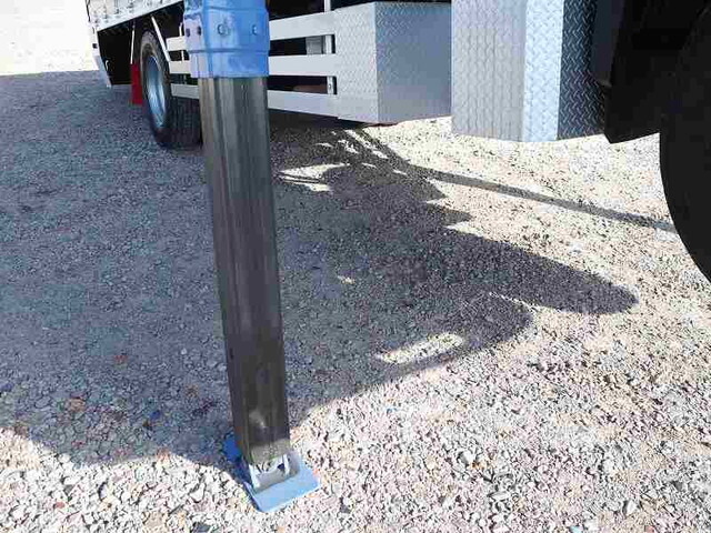 日野レンジャーセルフクレーン4段増トン（6t・8t）[写真10]