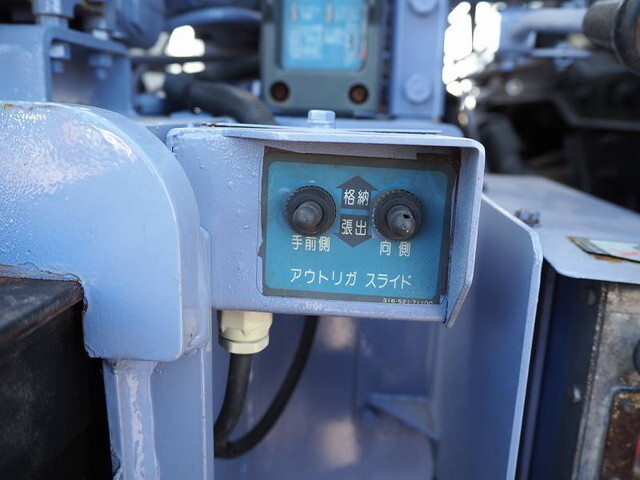 日野レンジャーセルフクレーン4段増トン（6t・8t）[写真16]