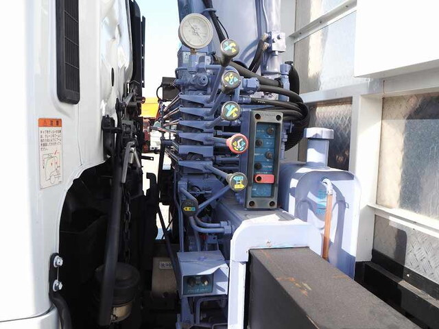日野レンジャーセルフクレーン4段増トン（6t・8t）[写真18]