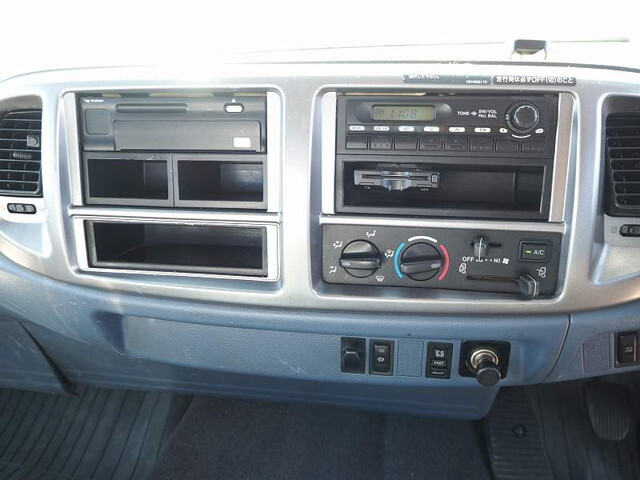 日野レンジャーセルフクレーン4段増トン（6t・8t）[写真37]