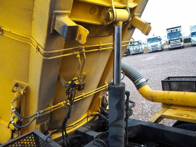 日野レンジャー汚泥吸引車中型（4t）[写真12]