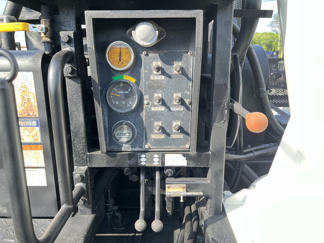 日野レンジャー汚泥吸引車中型（4t）[写真16]