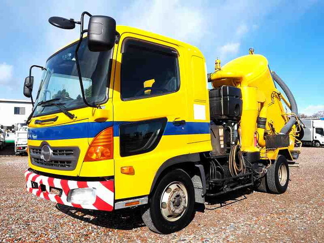 日野レンジャー汚泥吸引車中型（4t）[写真03]