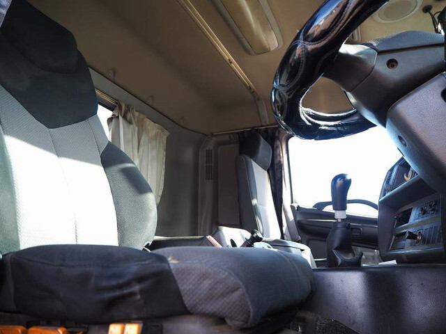 日野プロフィアセルフクレーン3段大型（10t）[写真38]