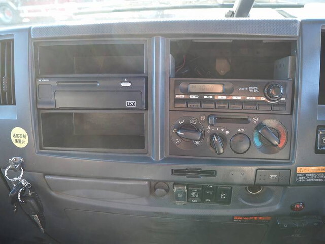 いすゞフォワードクレーン4段増トン（6t・8t）[写真37]