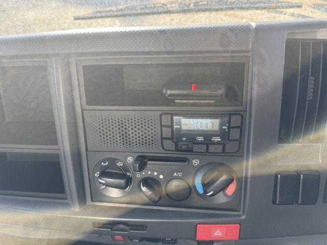 いすゞエルフローダーダンプ小型（2t・3t）[写真09]