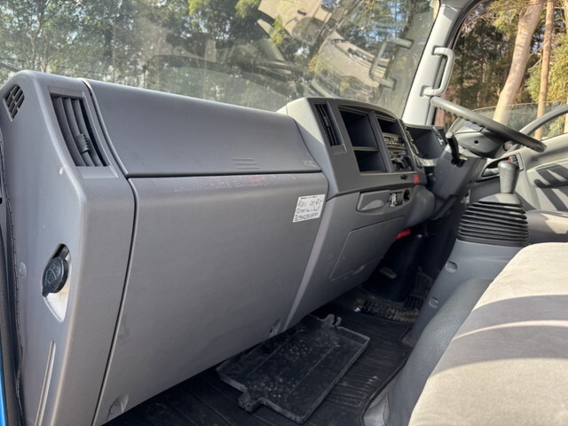 いすゞエルフアルミバン小型（2t・3t）[写真14]