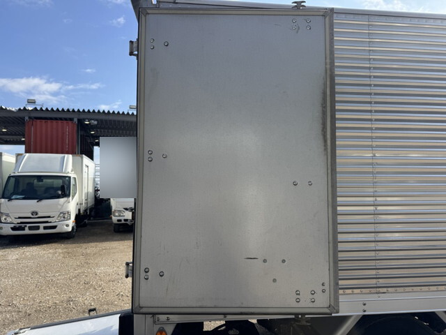 いすゞエルフアルミバン小型（2t・3t）[写真20]