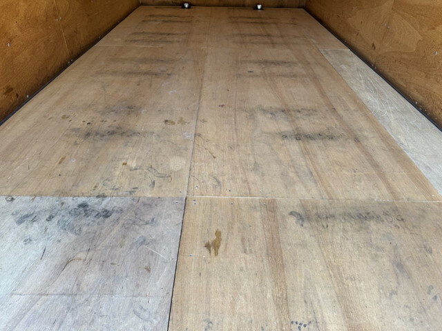 いすゞエルフアルミバン小型（2t・3t）[写真23]