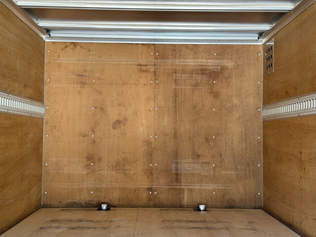 いすゞエルフアルミバン小型（2t・3t）[写真24]