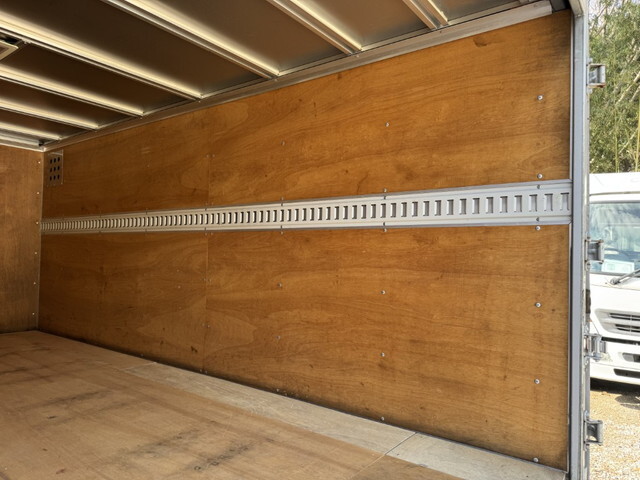 いすゞエルフアルミバン小型（2t・3t）[写真26]