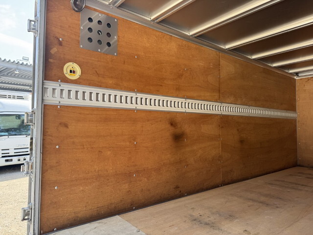 いすゞエルフアルミバン小型（2t・3t）[写真27]