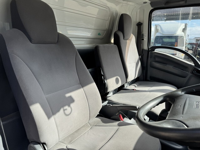 いすゞエルフアルミバン小型（2t・3t）[写真05]