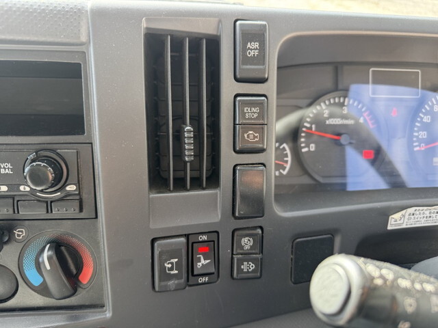 いすゞエルフアルミバン小型（2t・3t）[写真09]