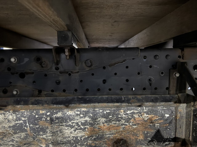 いすゞエルフクレーン4段小型（2t・3t）[写真29]