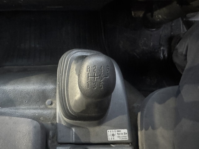 いすゞエルフクレーン4段小型（2t・3t）[写真06]