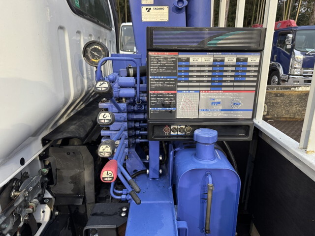 いすゞエルフクレーン4段小型（2t・3t）[写真09]