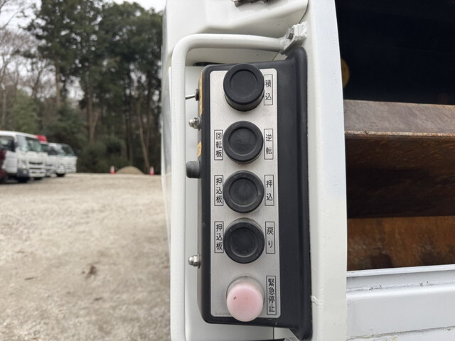 日野デュトロパッカー車（塵芥車）小型（2t・3t）[写真24]