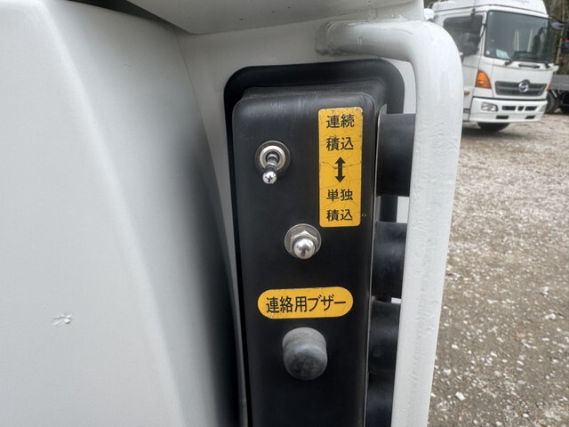 日野デュトロパッカー車（塵芥車）小型（2t・3t）[写真31]