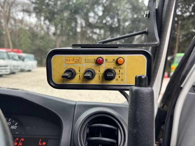 日野デュトロパッカー車（塵芥車）小型（2t・3t）[写真07]