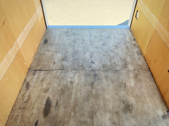 いすゞエルフアルミバン小型（2t・3t）[写真15]