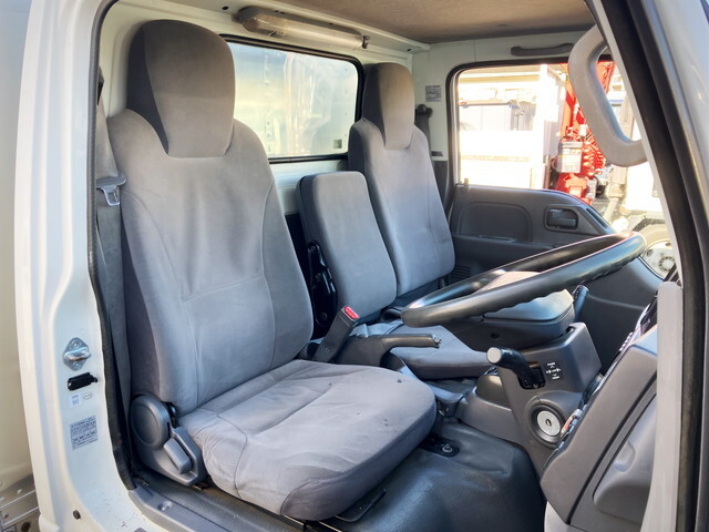 いすゞエルフアルミバン小型（2t・3t）[写真32]