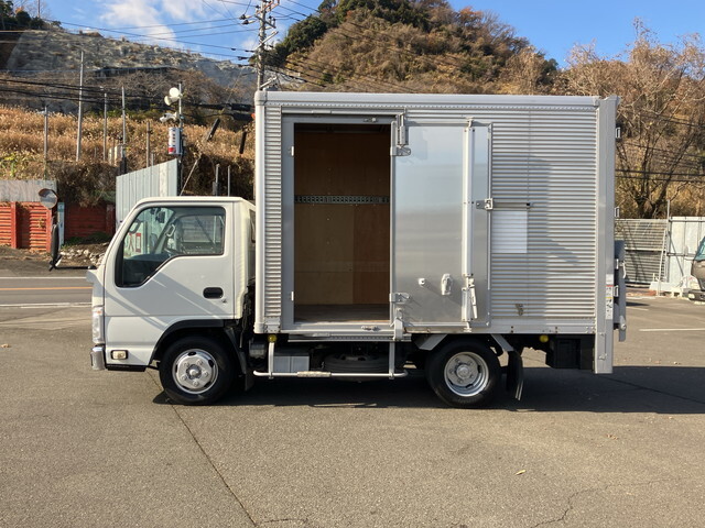 いすゞエルフアルミバン小型（2t・3t）[写真06]
